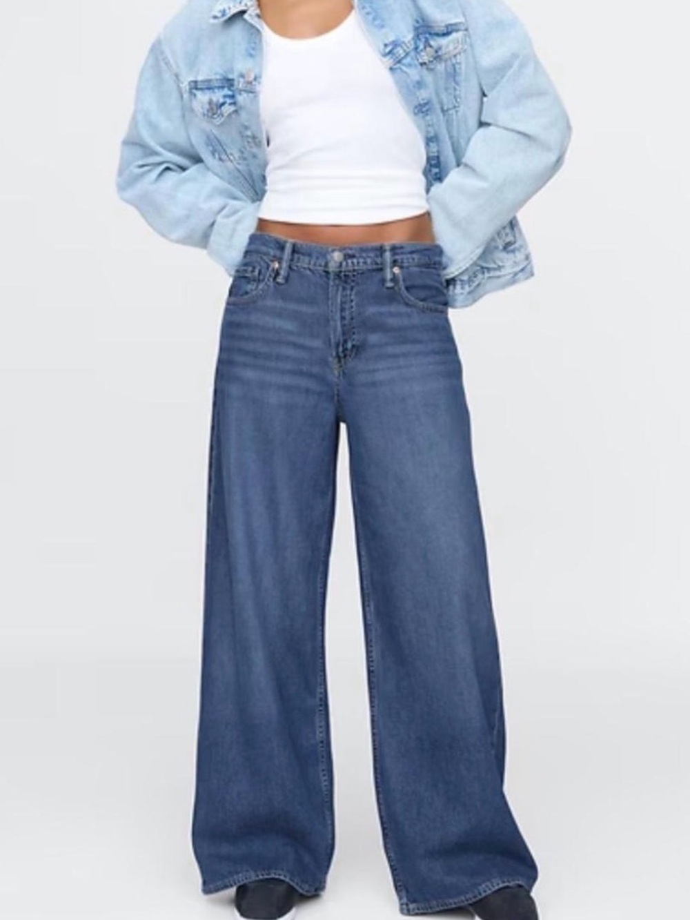 GAP mid rise Straight-Leg Jeans in Medium Blue Denin